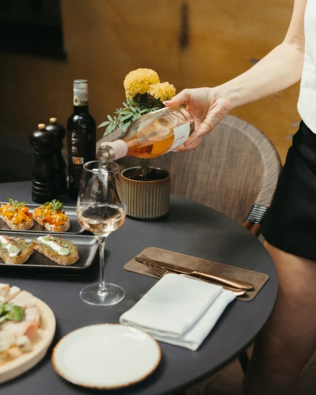this is not just about Italian food – it’s about the Italian feeling. 🇮🇹 from the sound of clinking glasses to the warm buzz of conversation, from the scent of fresh focaccia to the golden light on our terrace – every detail is infused with la dolce vita.

🍷 FIRENZE 🍷

#restoranas #bisteccheria #winebar #firenzevilnius #itališkasrestoranasvilnius #vilniusrestaurants