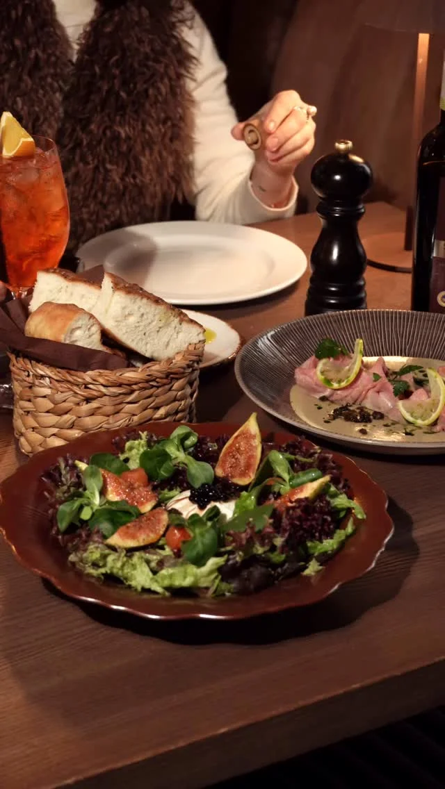 Kai pasklinda šviežiai keptos focaccia kvapas, taurėje burbuliuoja spritz, o lėkštėje – švelnus vitello tonnato, supranti: Italija arčiau, nei galvojai.

🍋 Vakarieniaukite kaip tikri italai – lėtai, gardžiai ir su meile.

🇮🇹 FIRENZE 🇮🇹
 
#restoranasfirenze #bisteccheria #winebar #firenzevilnius #itališkasrestoranasvilnius #vilniusrestaurants